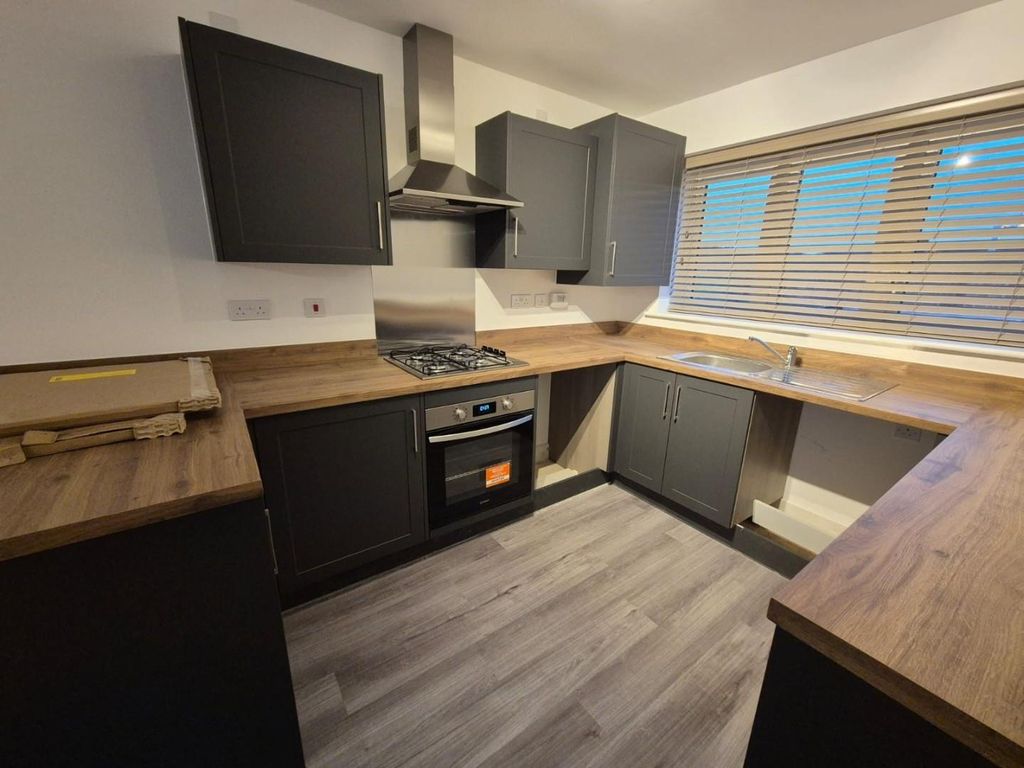 Additional image 4 of 4 bed semi-detached house to rentWeller Close, Collingtree Park, Northampton NN4