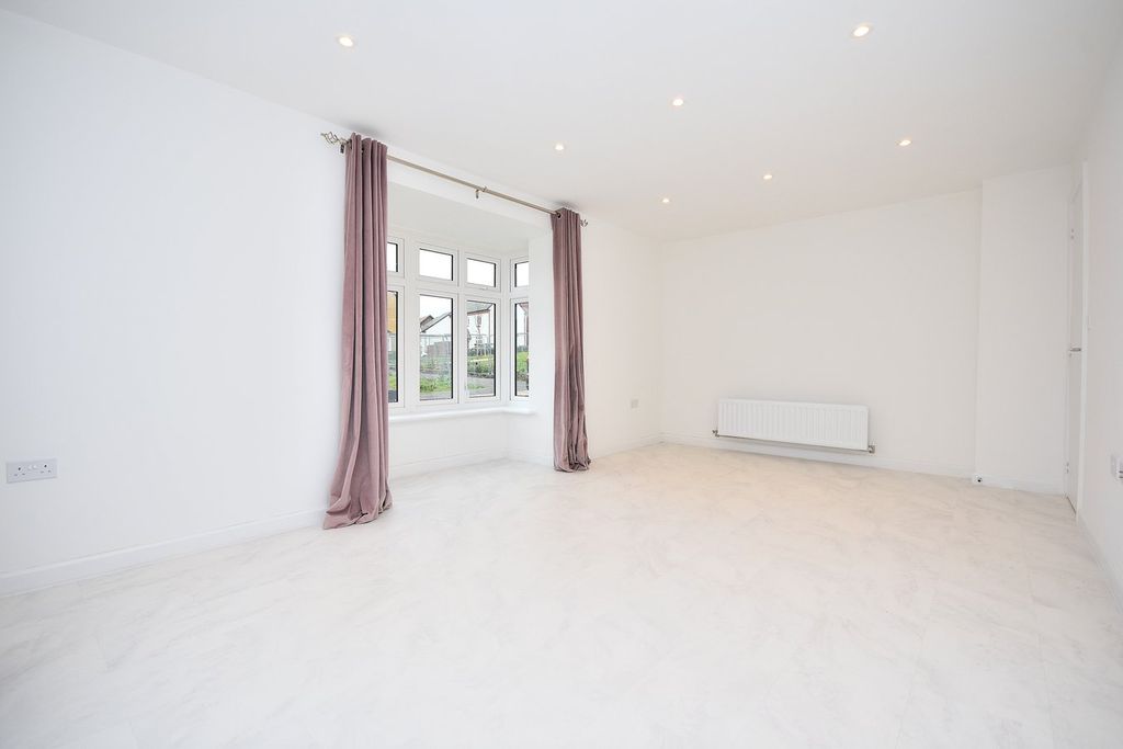 Additional image 3 of 3 bed detached house to rentSandpit Close, Collingtree, Northampton NN4