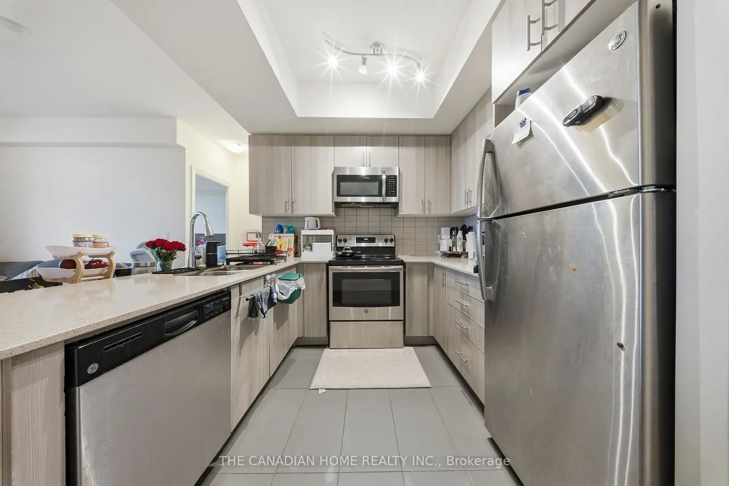 Additional image 5 of 560 North Service Road 707