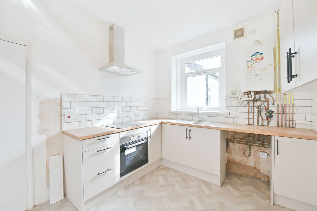 Additional image 4 of 3 bed terraced house to rentSouth Market Street, Newport NP20