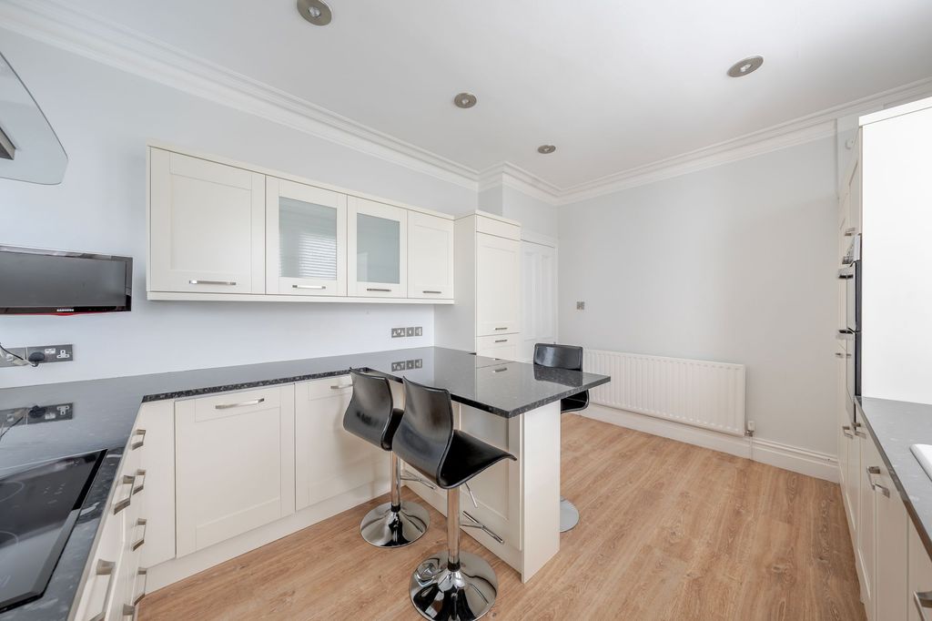 4 bed flat to rentRipon Road, Harrogate HG1 photo 4