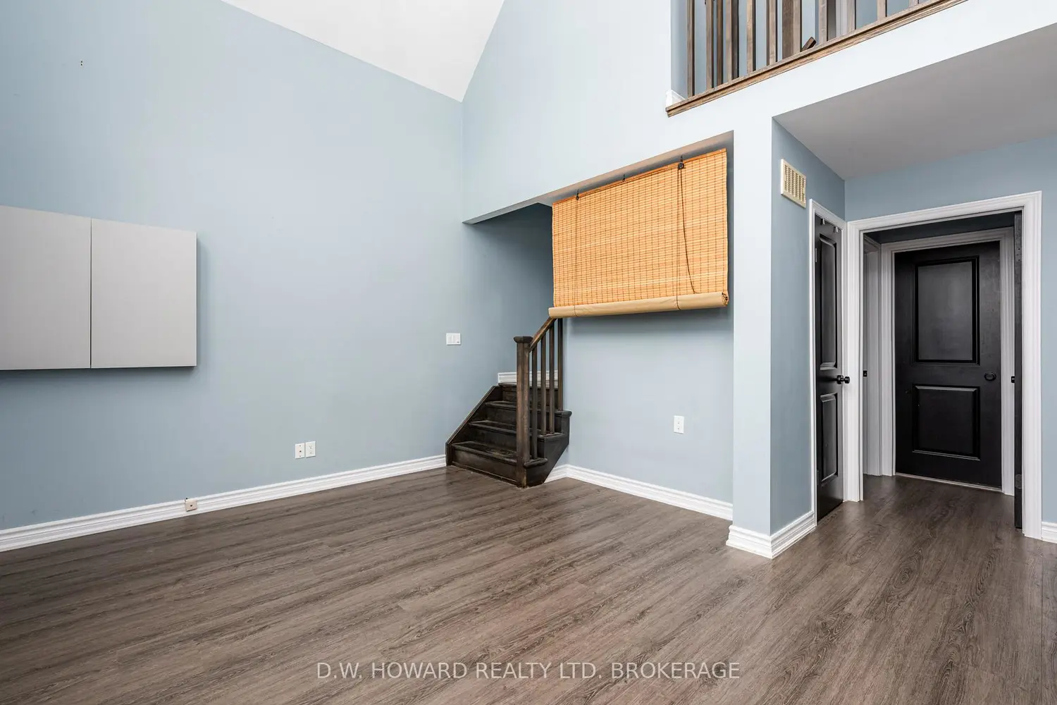 12 Loomis Crescent photo 2