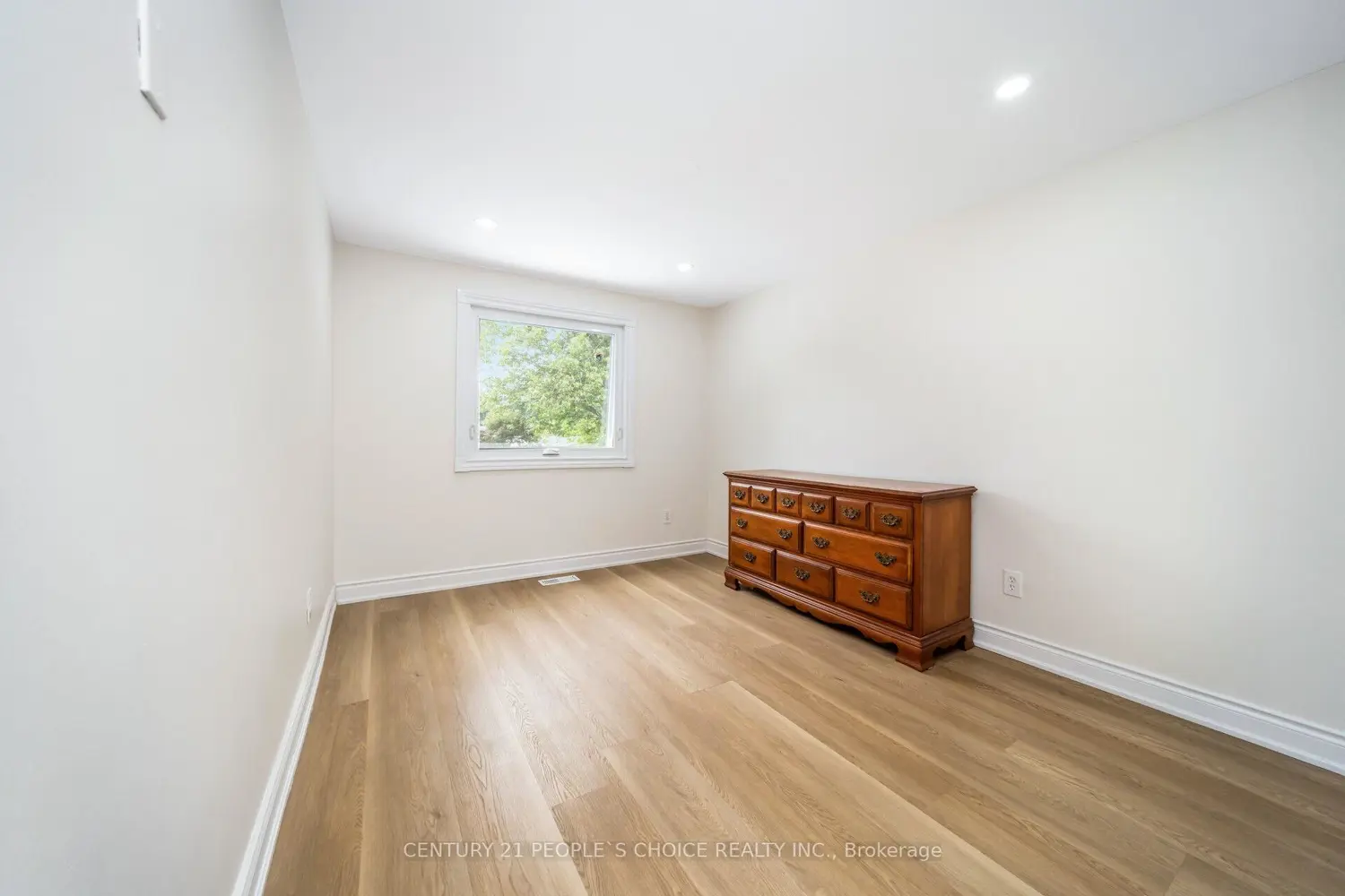 Additional image 16 of 106 Queensdale Crescent