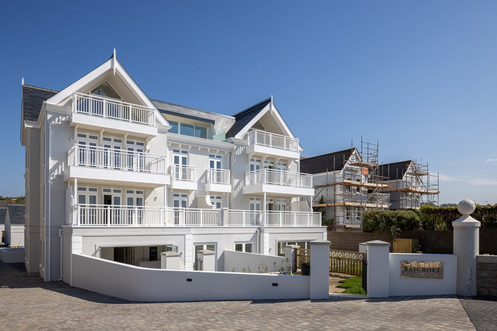 Additional image 2 of 3 bed flat to rentLa Route De La Haule, St. Lawrence, Jersey JE3