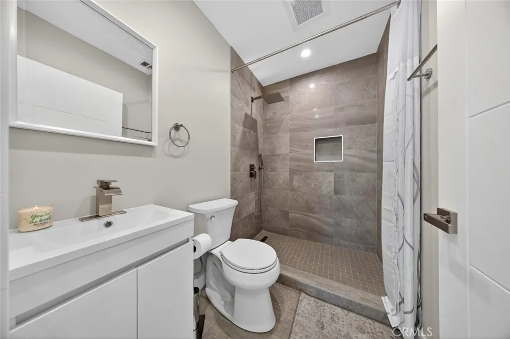 Additional image 59 of 6820 Jellico Avenue, Lake Balboa, CA 91406