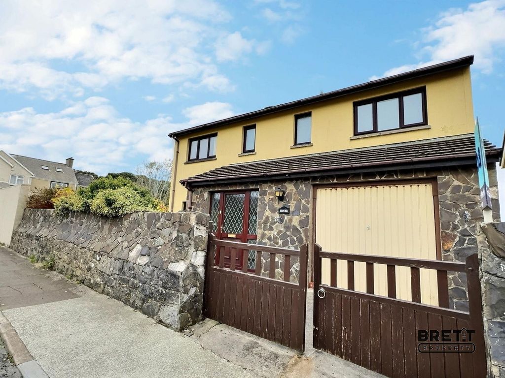 3 bed detached house to rentHerons Mill, Ferry Road, Pennar, Pembroke Dock, Pembrokeshire. SA72