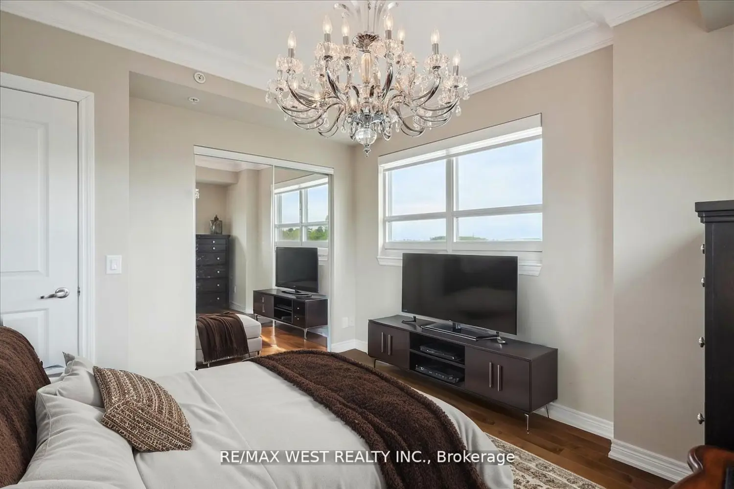 9255 Jane Street 405 photo 5