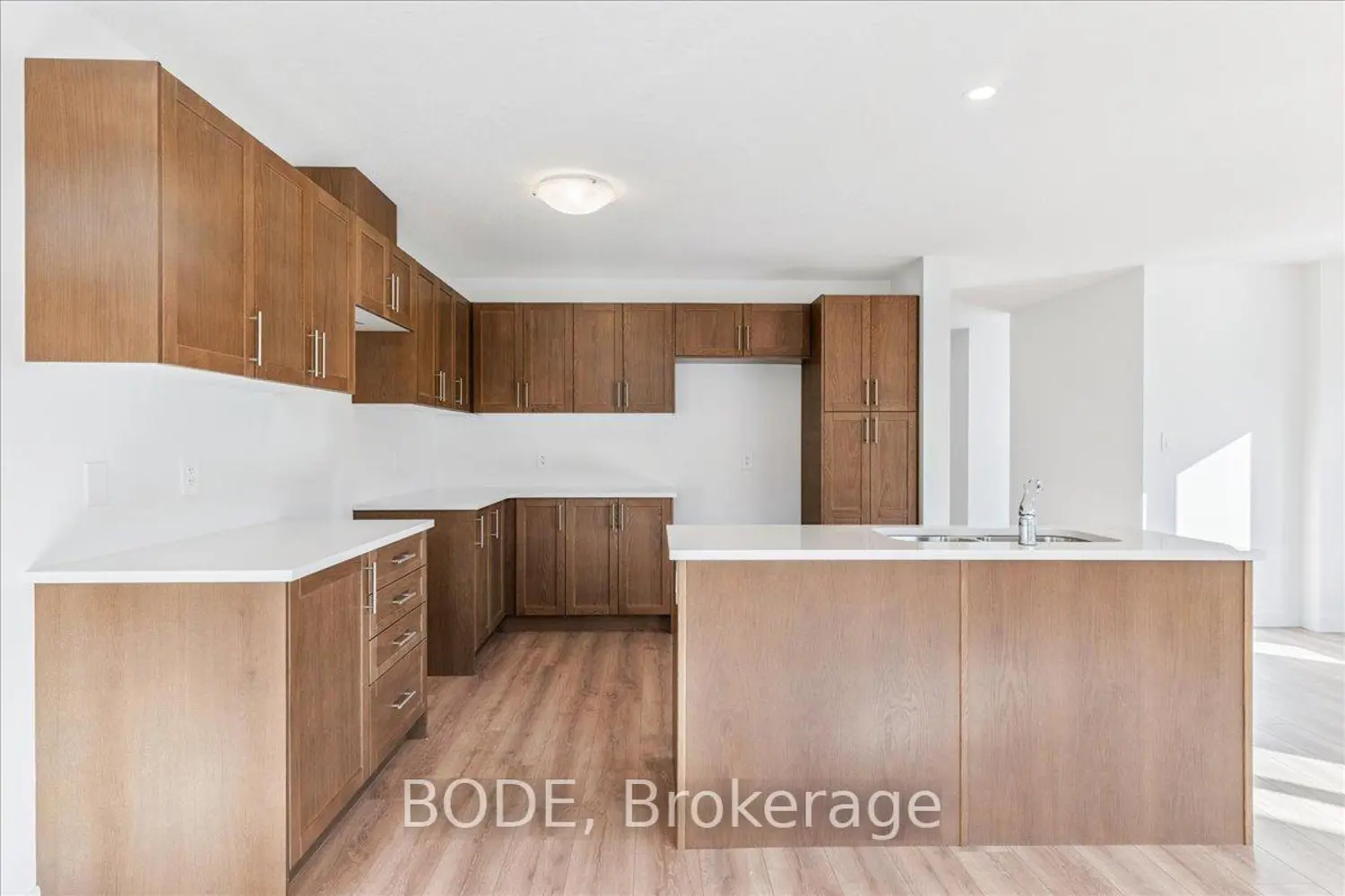 Additional image 9 of 5 Pin Oak Common