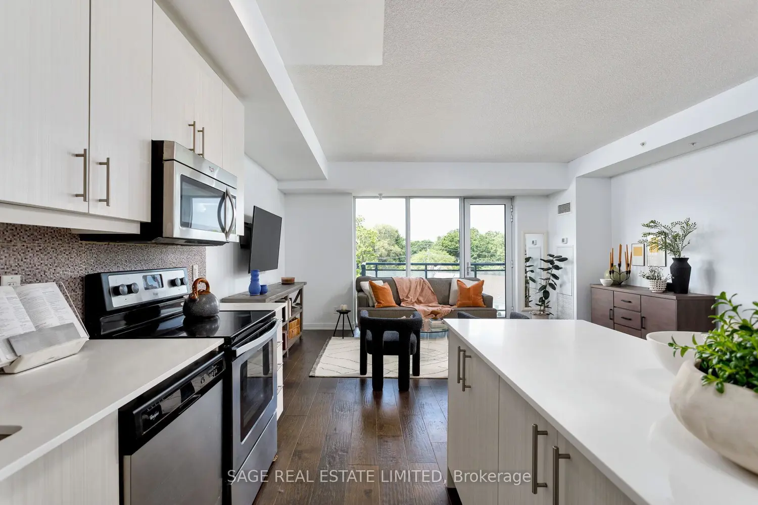 Additional image 9 of 760 The Queensway 401