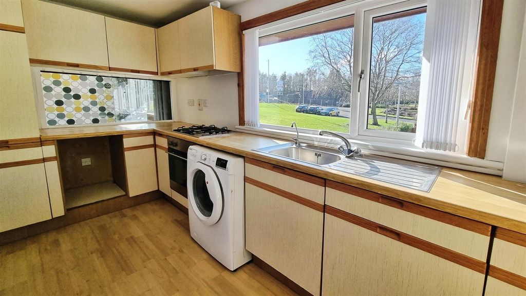 Additional image 6 of 3 bed terraced house to rentCromarty Court, Glenrothes KY6