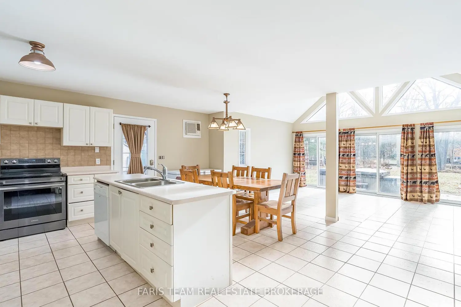 Additional image 6 of 7516 Island Crescent