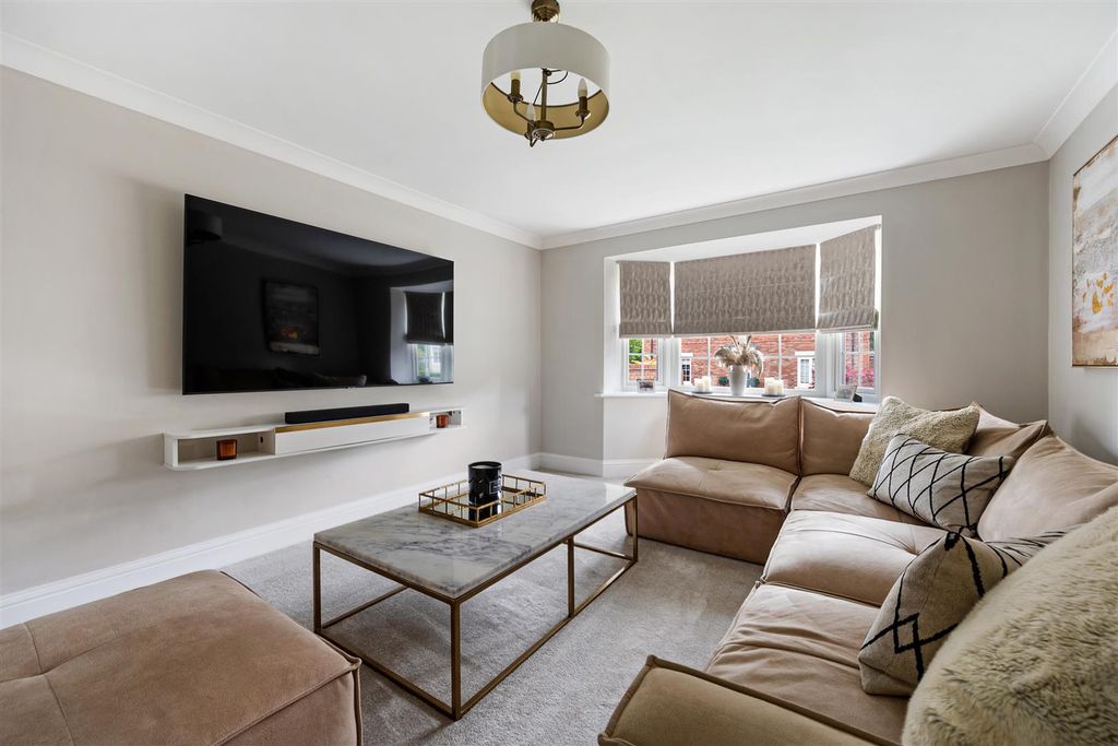 Additional image 4 of 6 bed detached house to rentAspen Drive, Scarcroft, Leeds LS14