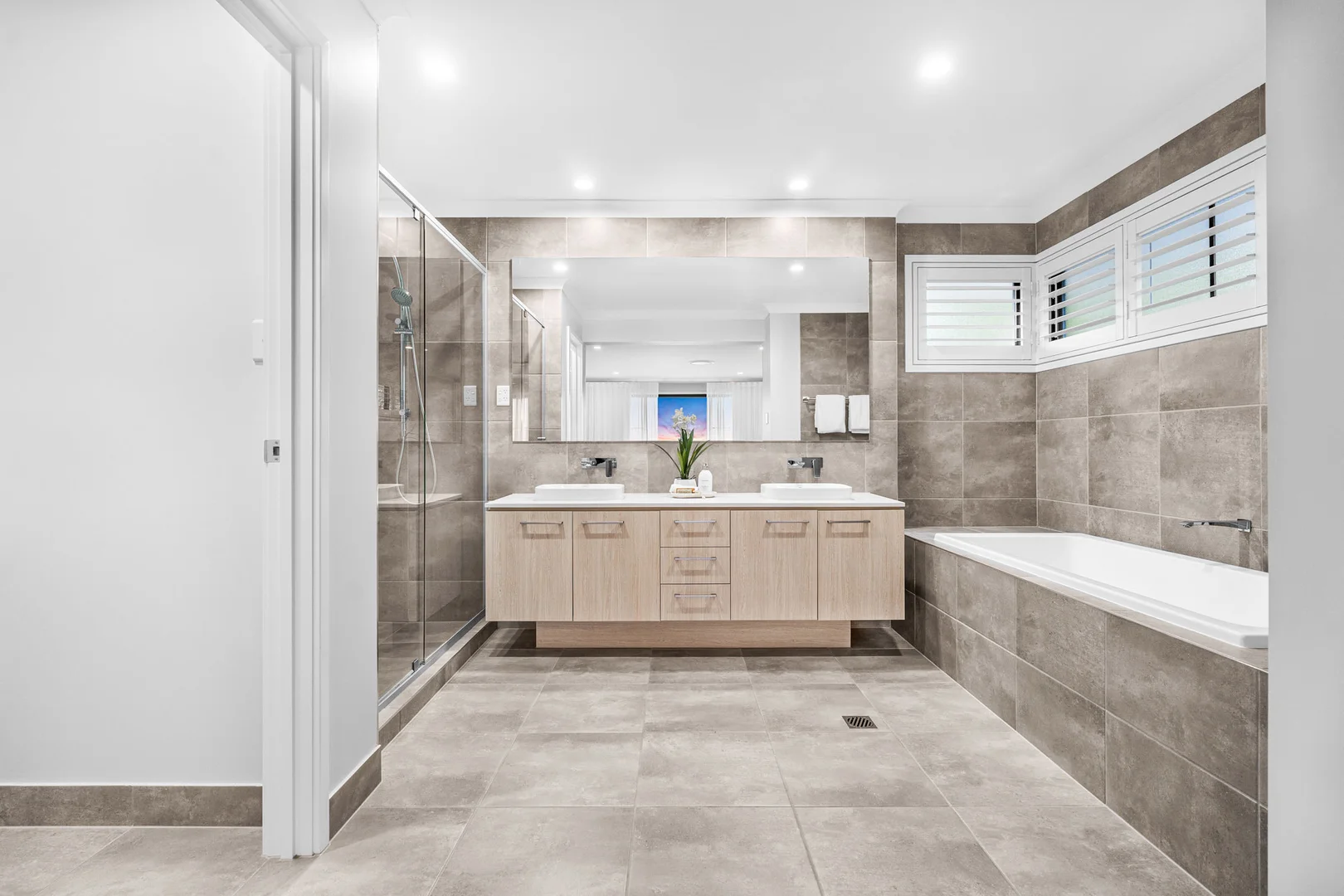 Additional image 10 of 54 Regent Street, Wynnum West QLD 4178