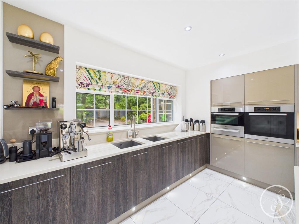 Additional image 4 of 4 bed detached house to rentLing Lane, Scarcroft, Leeds LS14