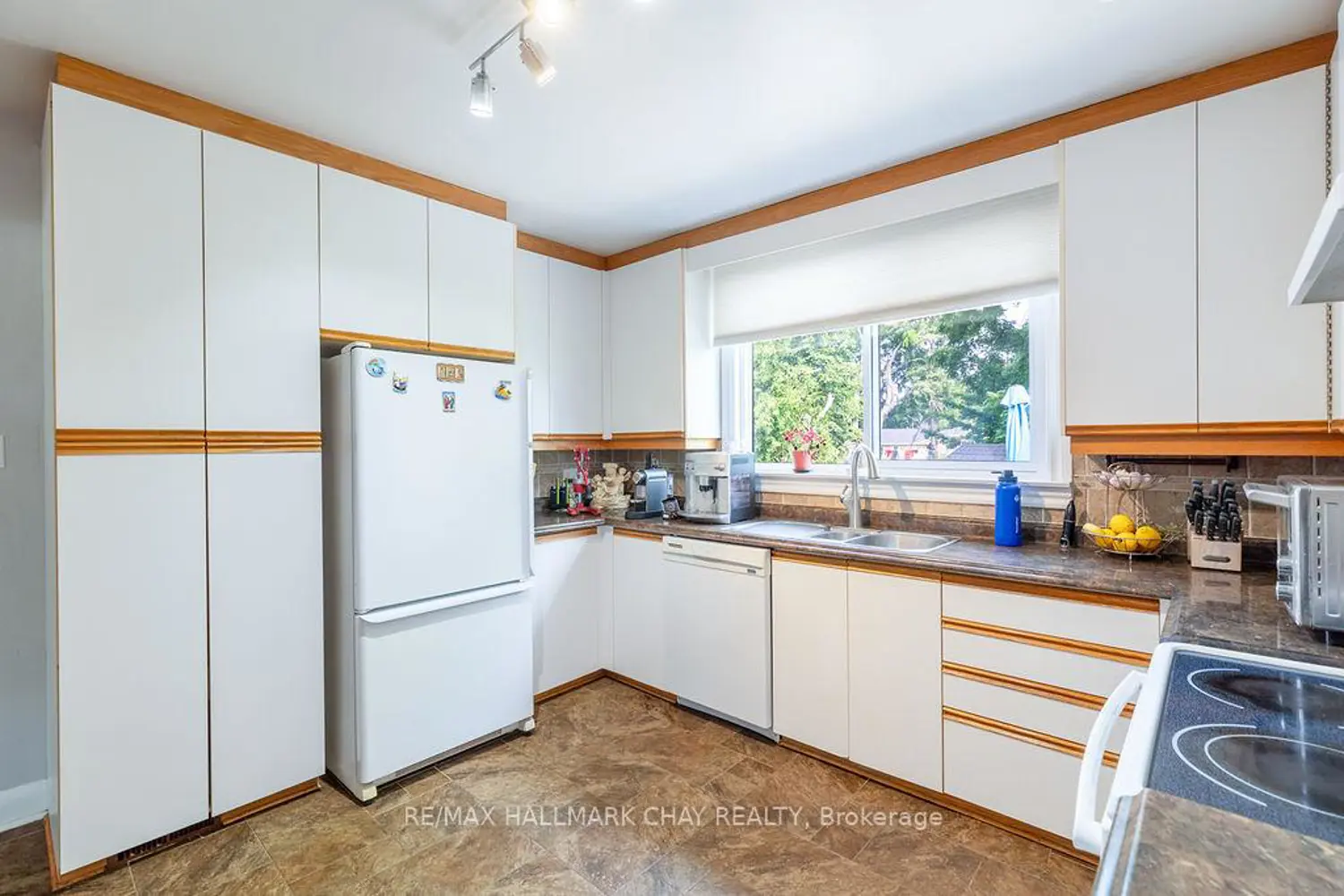 Additional image 12 of 325 Innisfil Street