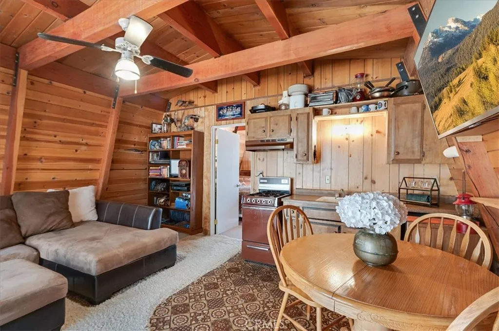 Additional image 15 of 813 Cedar Lane, Sugarloaf, CA 92386