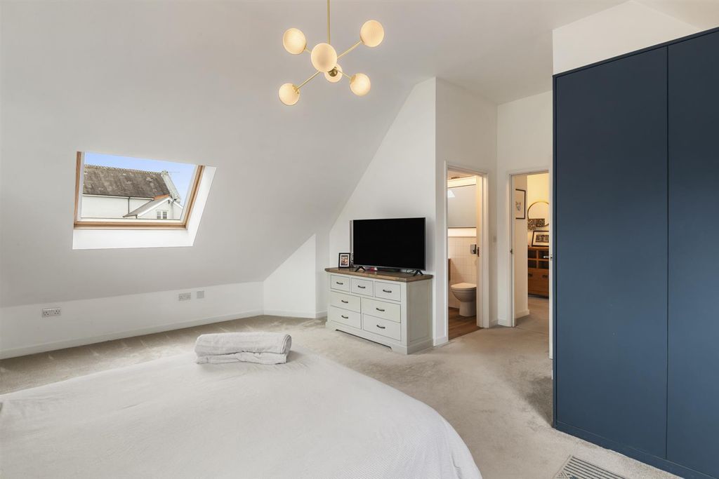 Additional image 12 of 4 bed property to rentParadise Row, Pembroke SA71