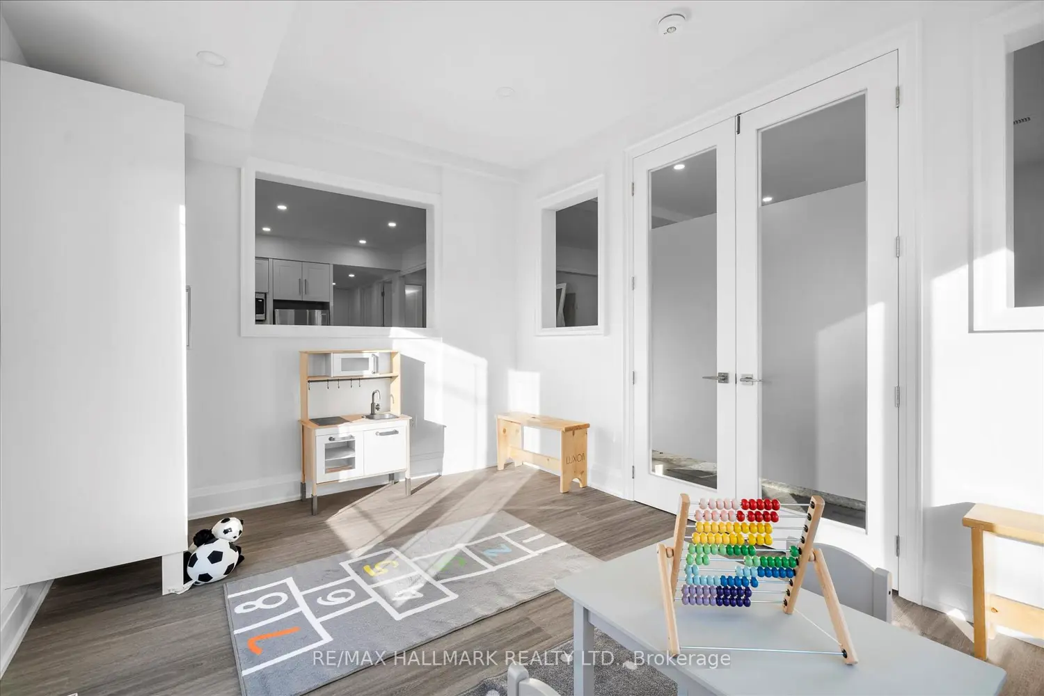 Additional image 18 of 27 Antonio Court 1B