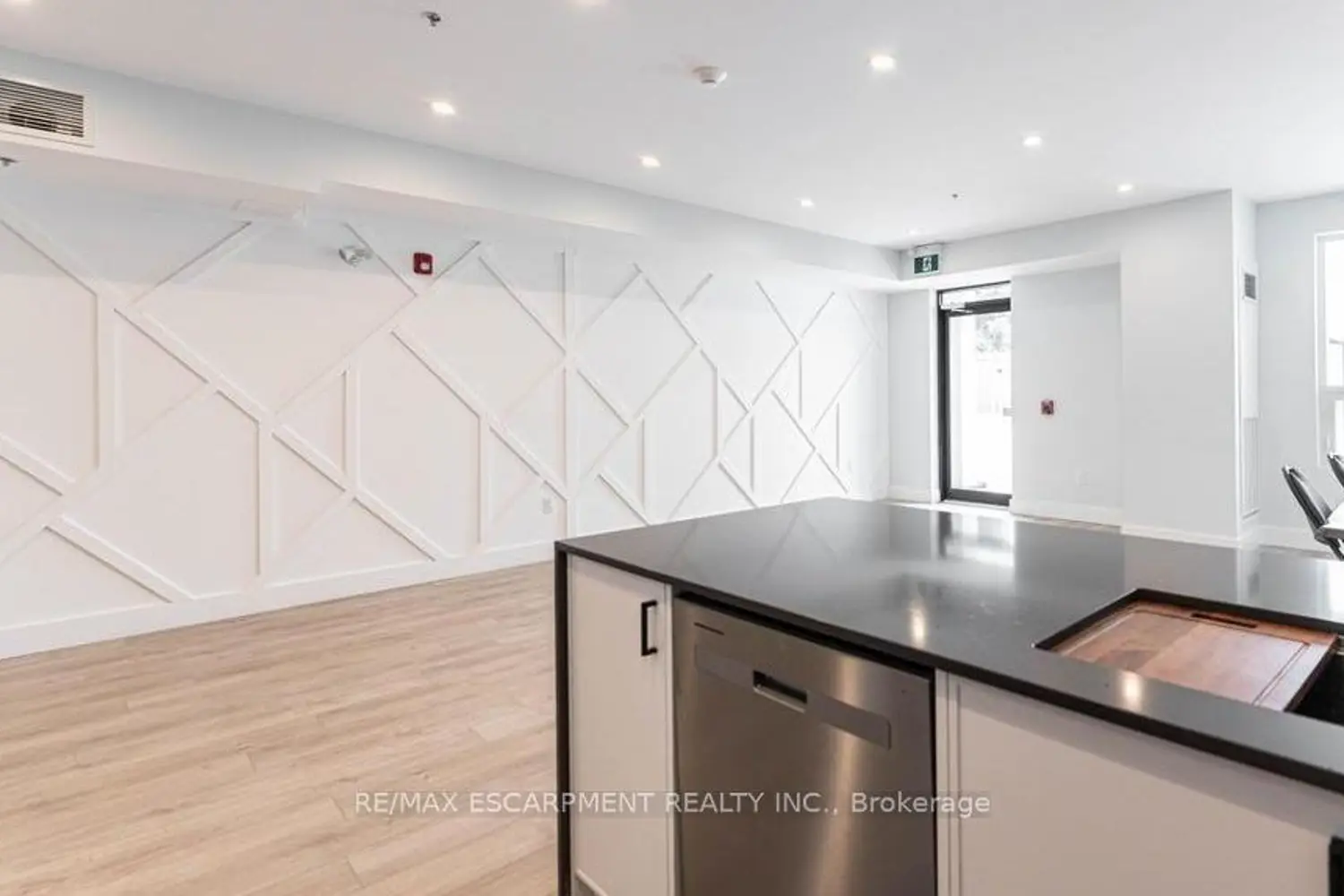 Additional image 18 of 120 Springvalley Crescent 104