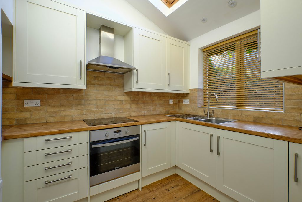 Additional image 2 of 4 bed terraced house to rentDuchy Grove, Harrogate HG2