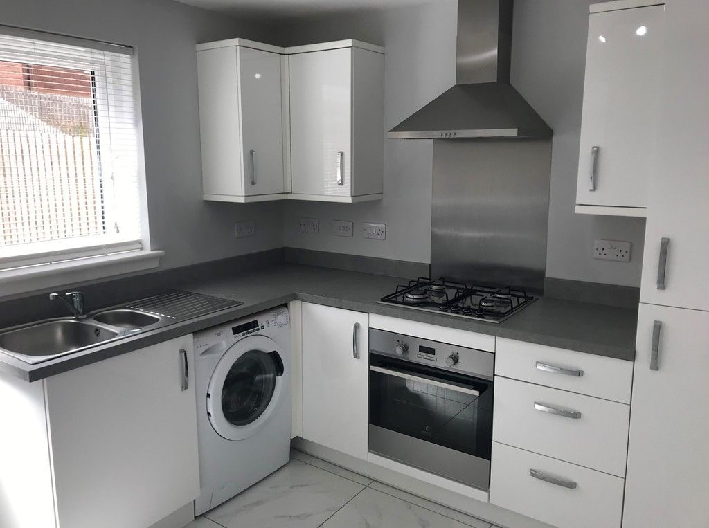 2 bed terraced house to rentMcgregor Crescent, Whitburn EH47 photo 5