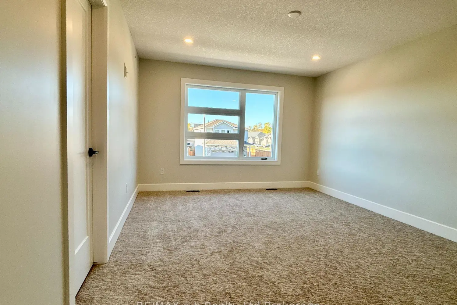 Additional image 10 of 41 Cash Crescent