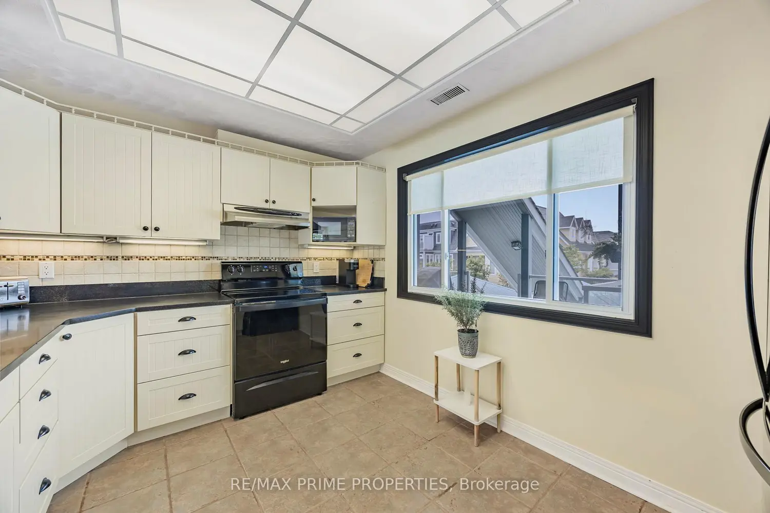 Additional image 8 of 585 Atherley Road 201