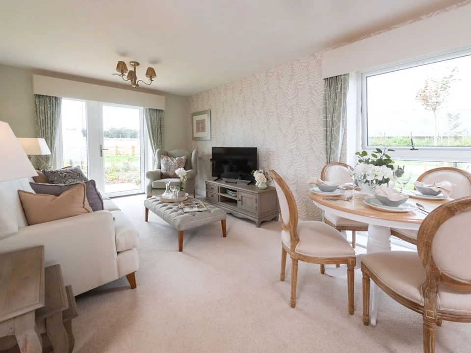 2 bed flat to rentSpringfield Close, Stratford-Upon-Avon CV37 photo 2