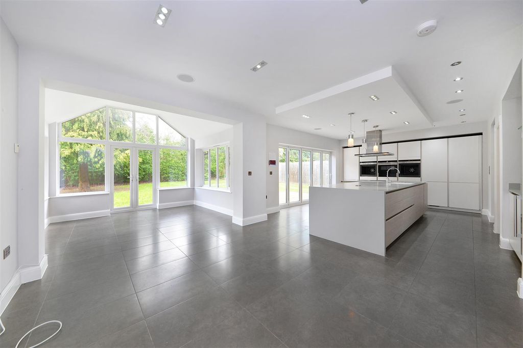 Additional image 8 of 5 bed detached house to rentBarker Road, Sutton Coldfield B74