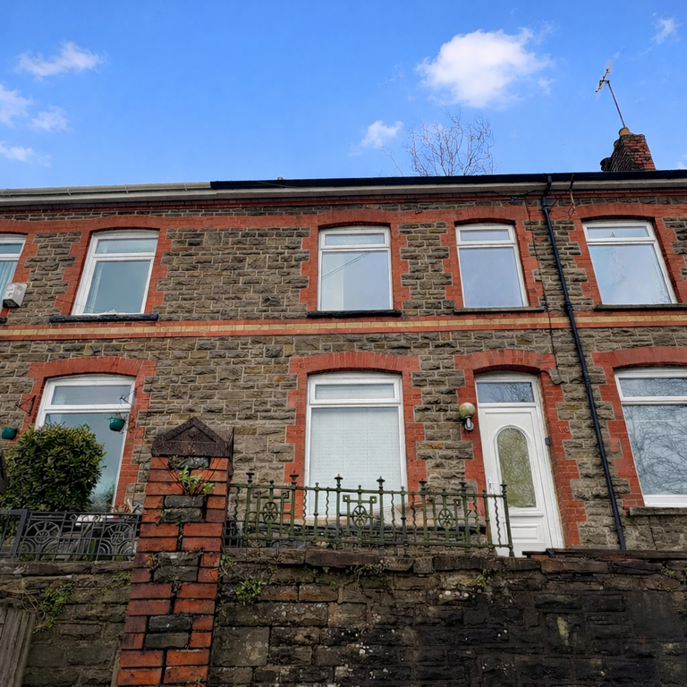 2 bed terraced house to rentDan-Y-Twyn, Treharris CF46