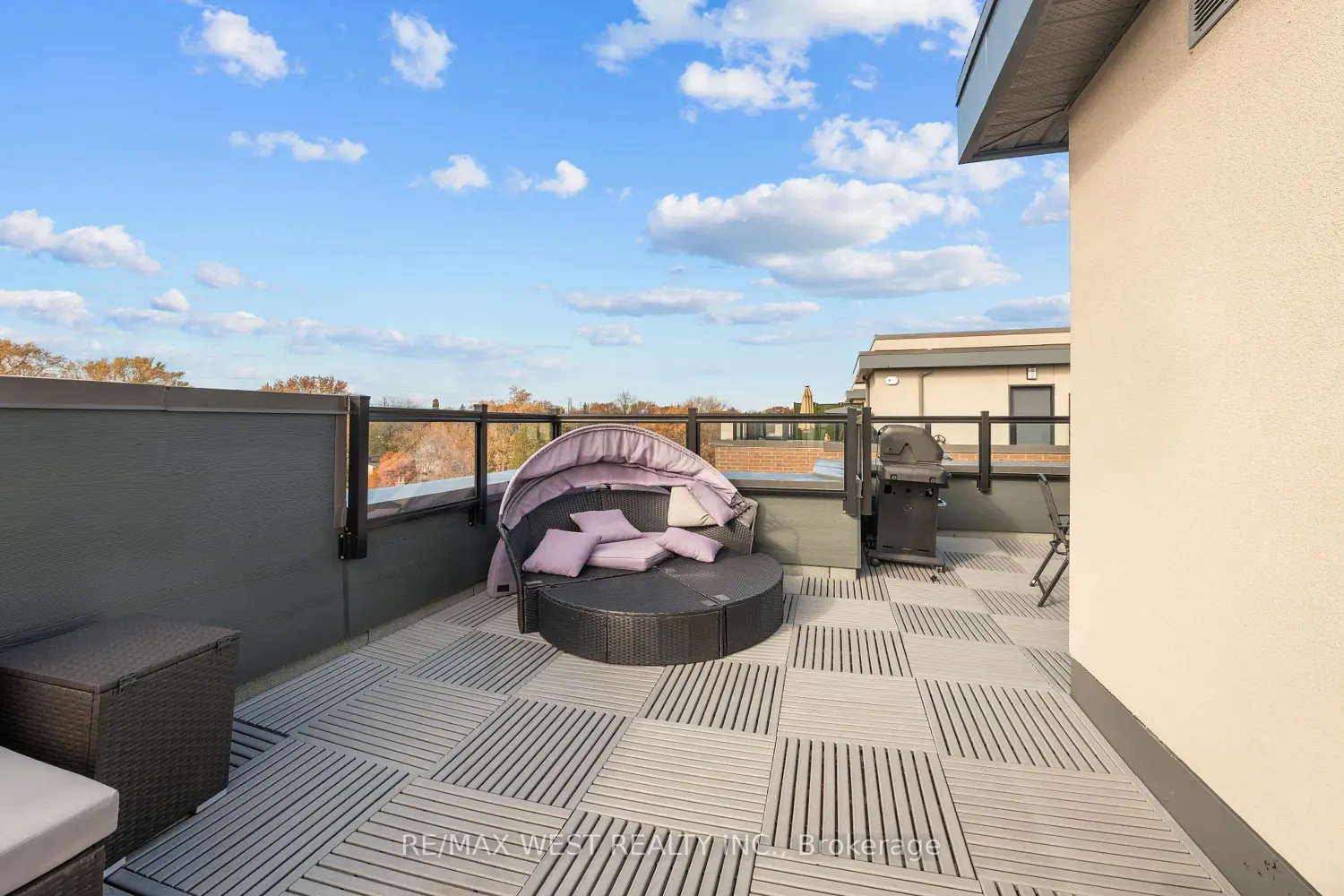 Additional image 18 of 1062 Douglas Mccurdy Common