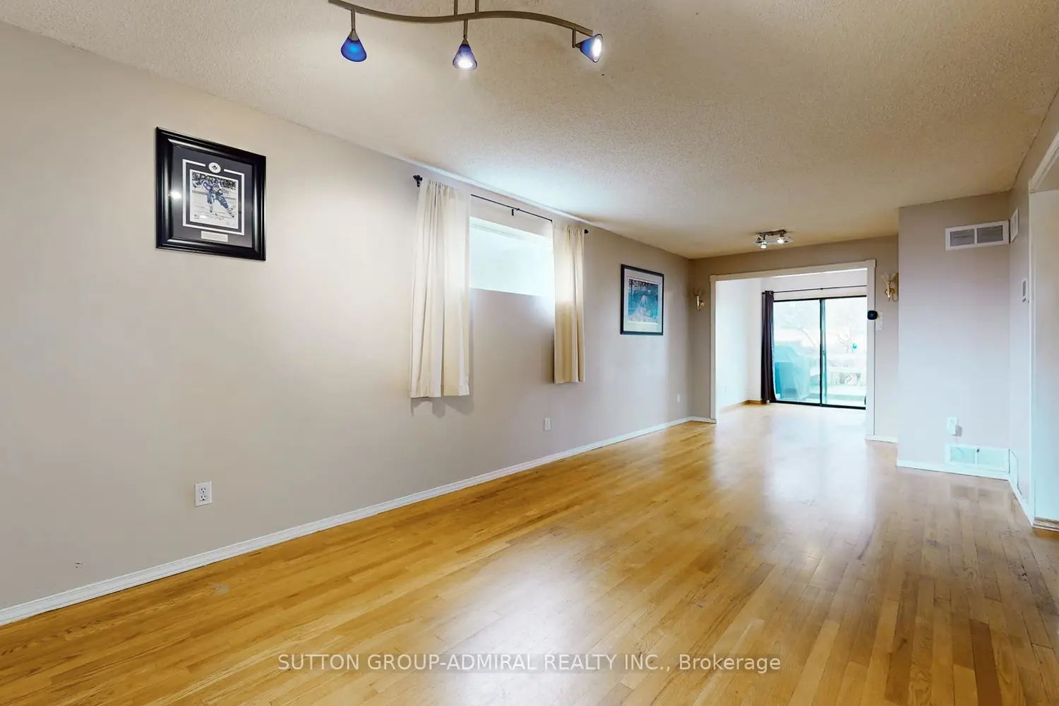 93 Patrice Crescent photo 2