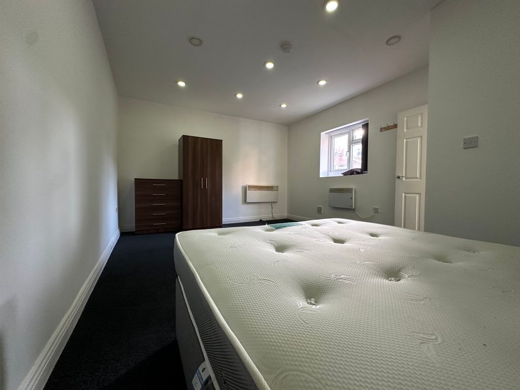 Additional image 3 of 3 bed flat to rentWestcotes Drive, Leicester LE3