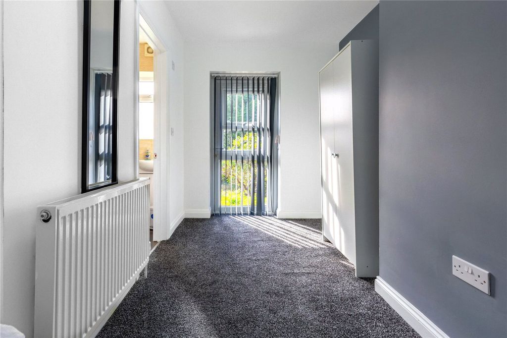 Additional image 3 of 6 bed semi-detached house to rentHelmdon Crescent, Northampton NN2