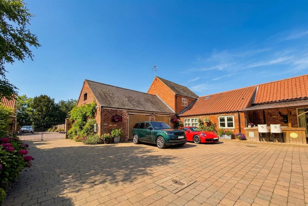 Additional image 2 of 5 bed detached house to rentHigh Street, Brant Broughton, Lincoln LN5