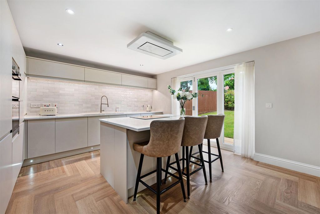 Additional image 7 of 6 bed detached house to rentAspen Drive, Scarcroft, Leeds LS14