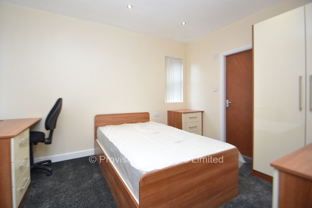 Additional image 12 of 8 bed semi-detached house to rentSt Michaels Villas, Headingley, Leeds LS6
