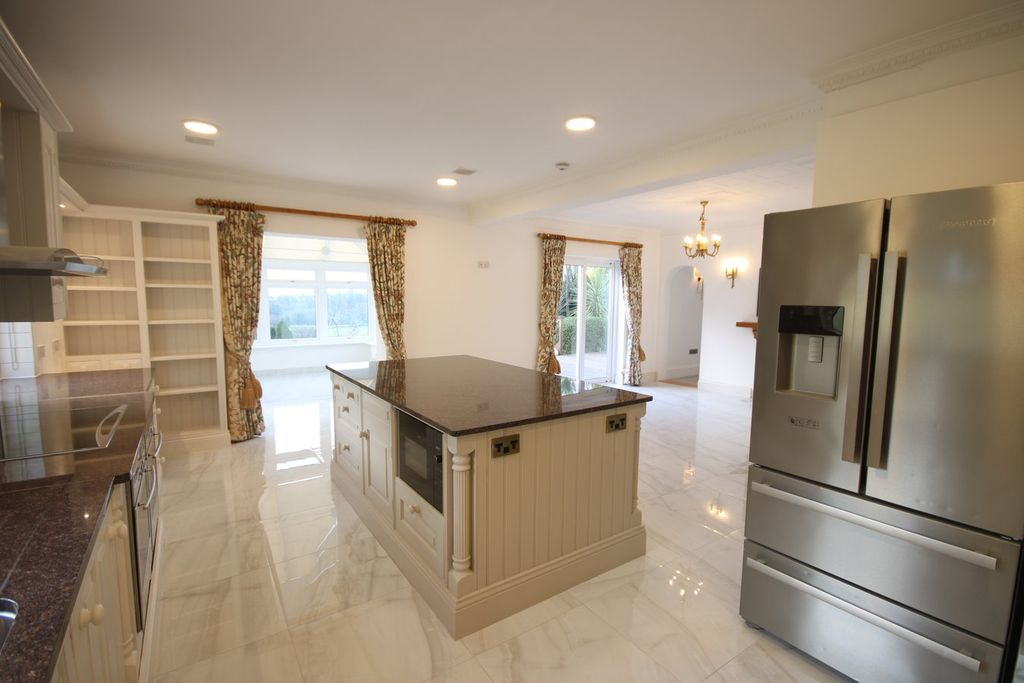 Additional image 15 of 5 bed detached house to rentLa Route Du Petit Clos, St Helier JE2