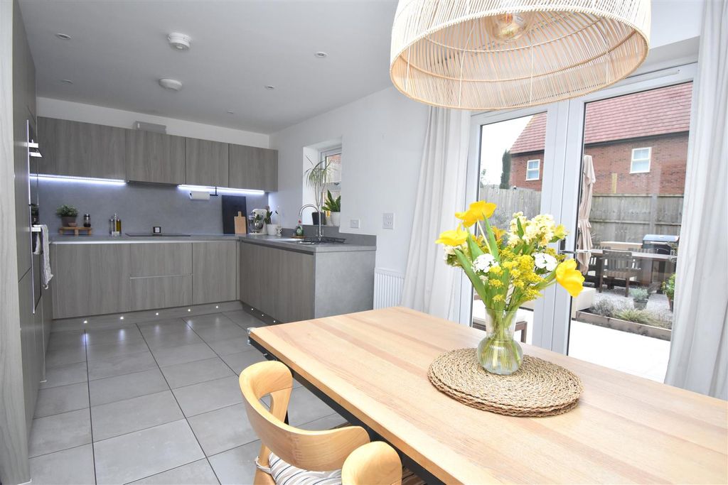 Additional image 2 of 4 bed semi-detached house to rentHughlings Close, Green Hammerton, York YO26