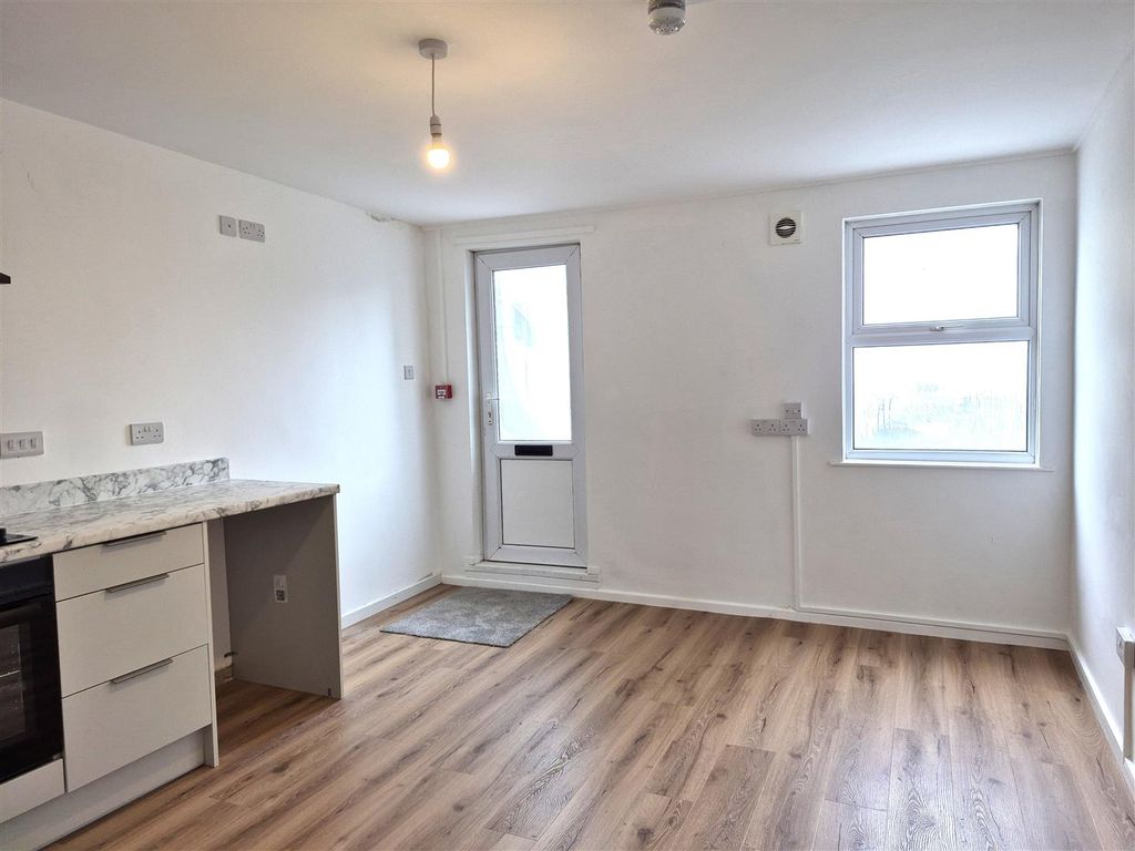 Additional image 2 of 1 bed flat to rentCrackwell St, Tenby SA70