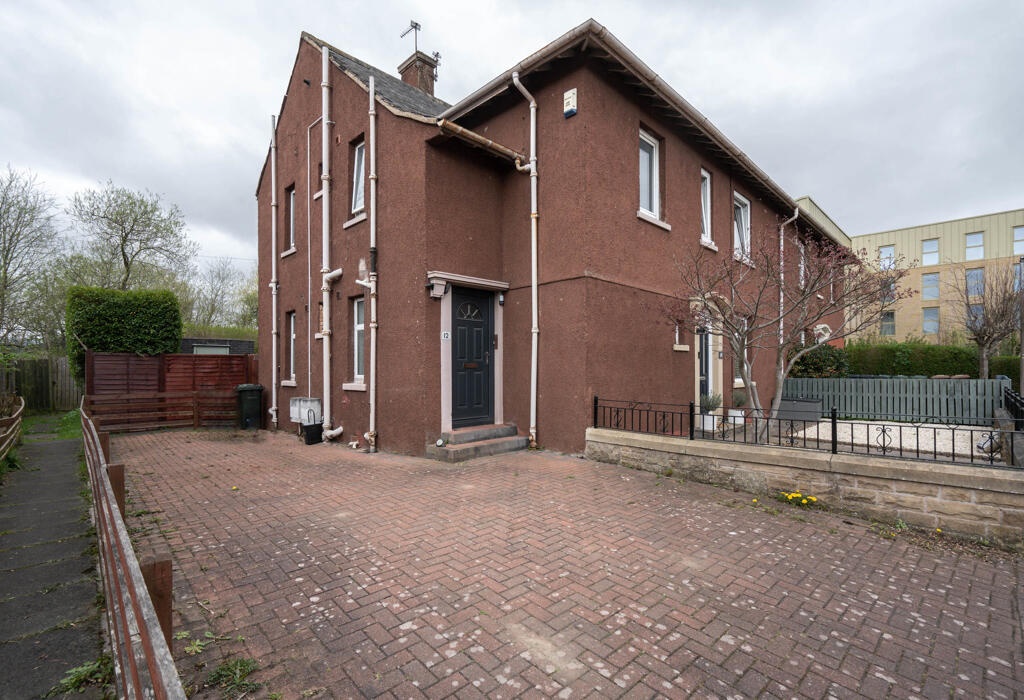 3 Bed Flat, Chesser Grove, EH14, N1 7GU