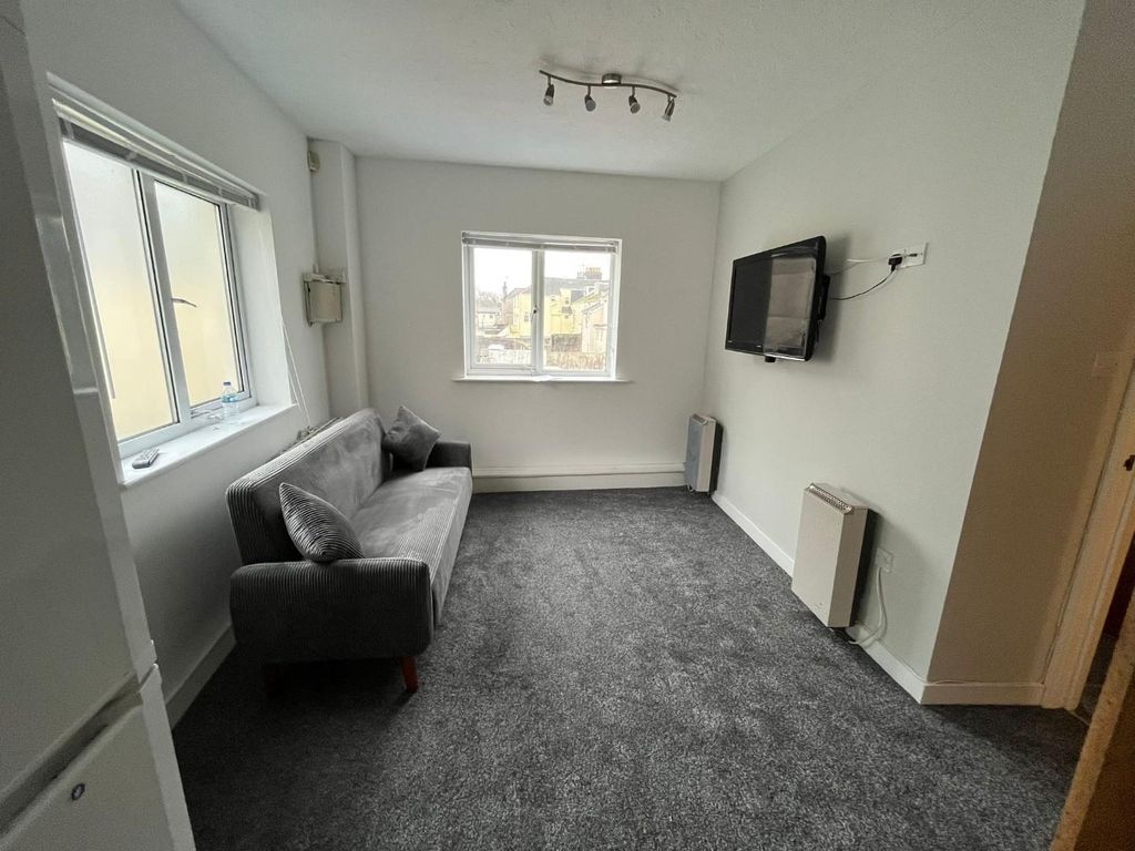3 bed flat to rentGilwell Street, Flat 1, Plymouth PL4