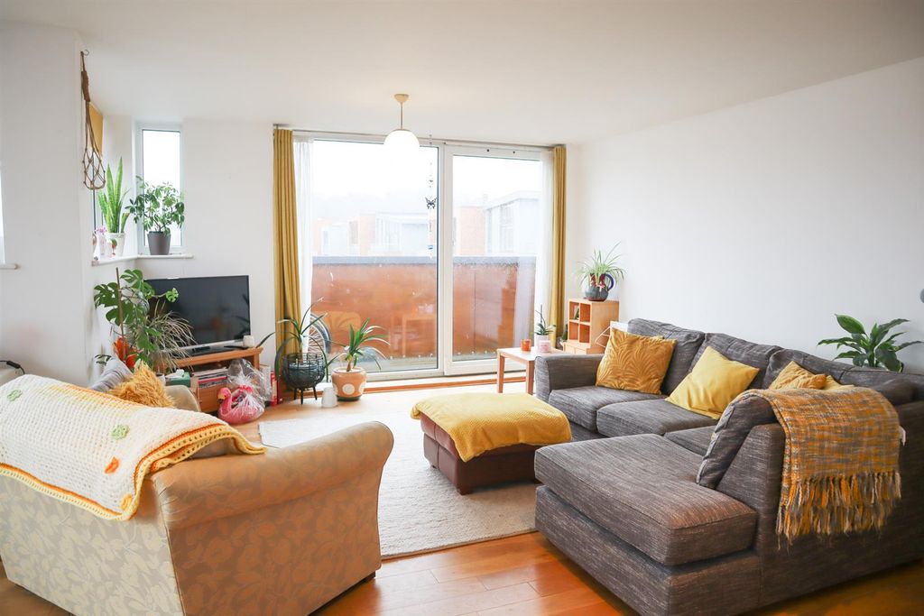 Additional image 3 of 2 bed flat to rentNewfoundland Way, Portishead, Bristol BS20