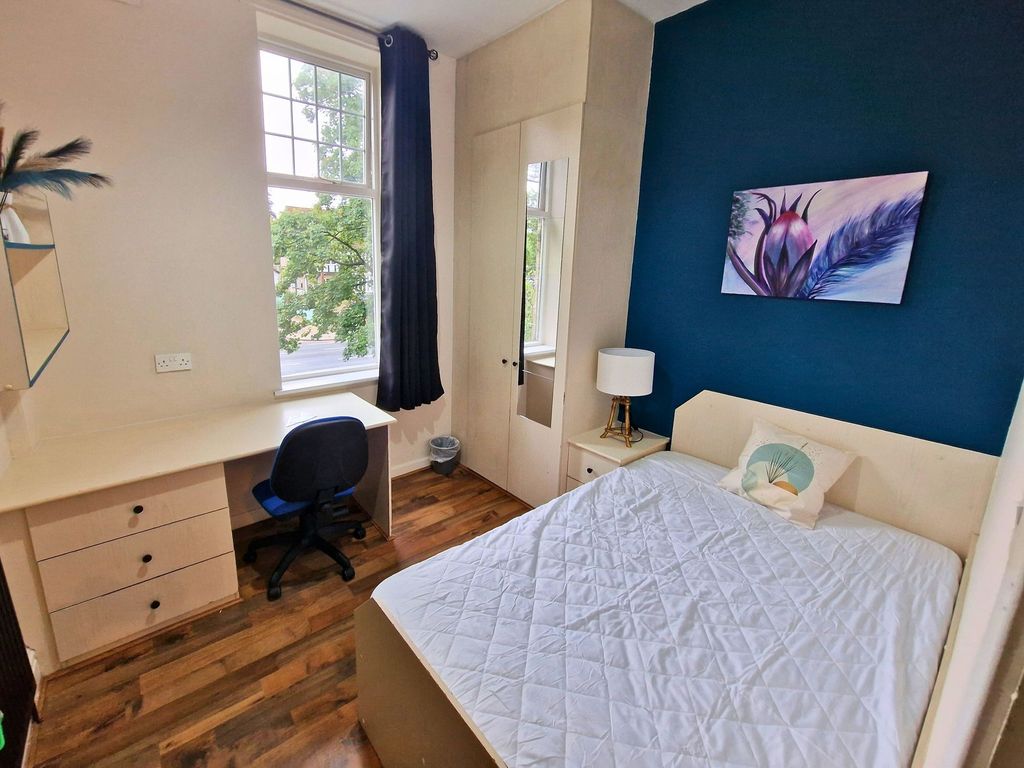 Additional image 15 of 6 bed flat to rentHolly Bank, Leeds LS6