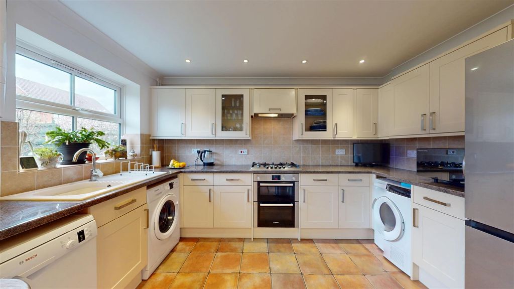 Additional image 4 of 4 bed detached house to rentTennyson Way, Stamford PE9