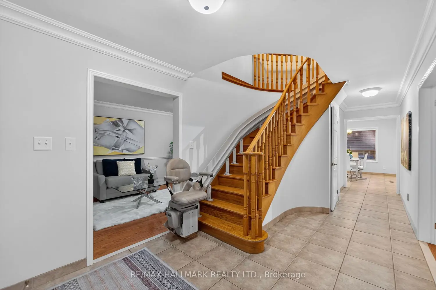 101 Embassy Drive photo 5