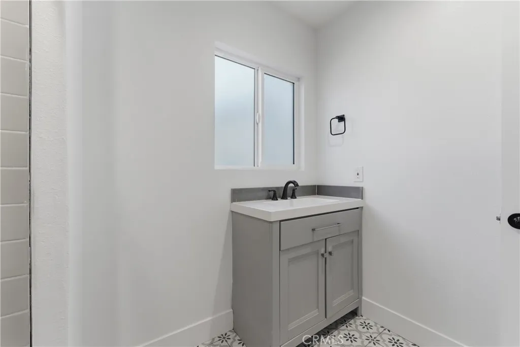 Additional image 46 of 6011 Arlington Ave, Los Angeles, CA 90043