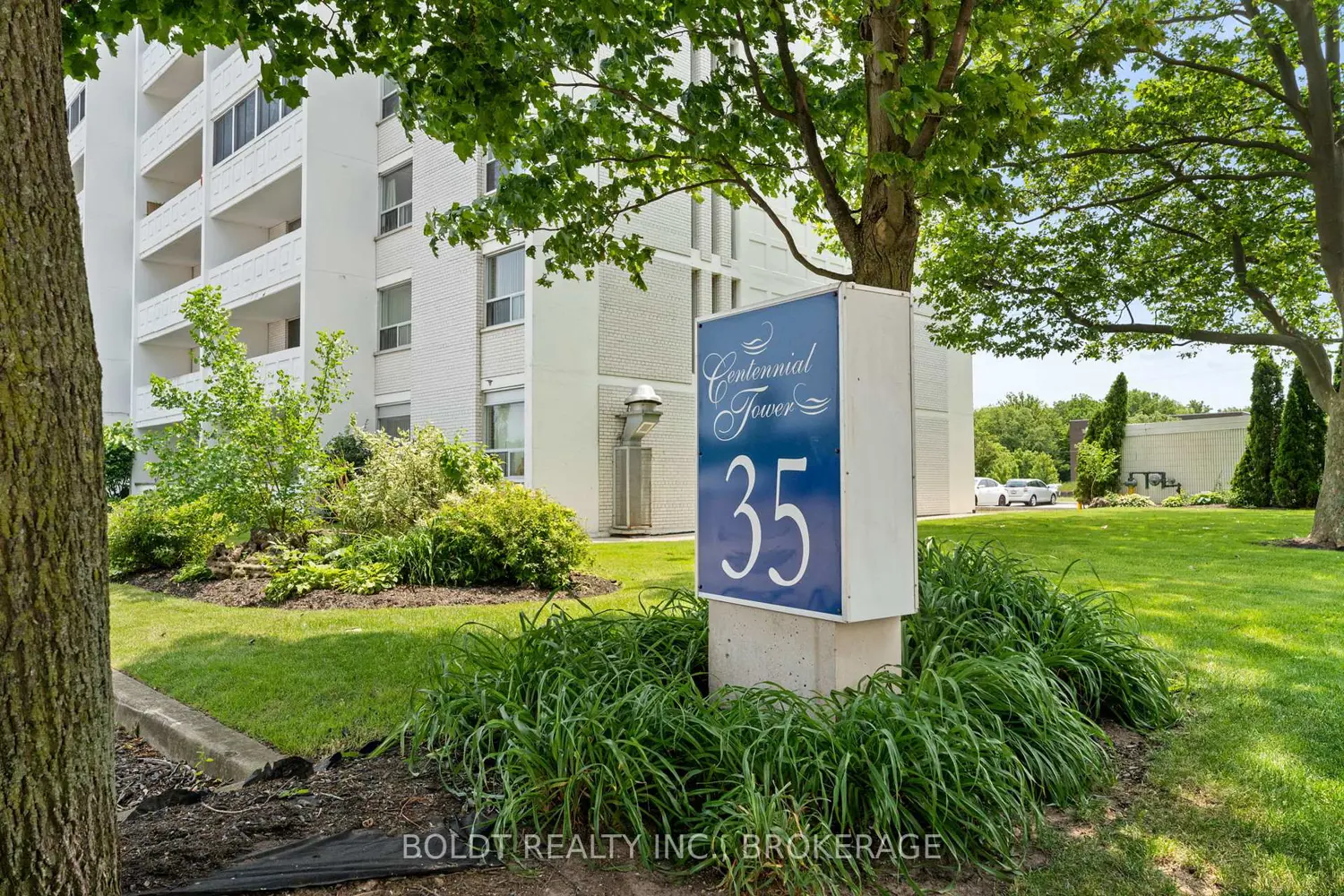 Additional image 11 of 35 Towering Heights Boulevard 902