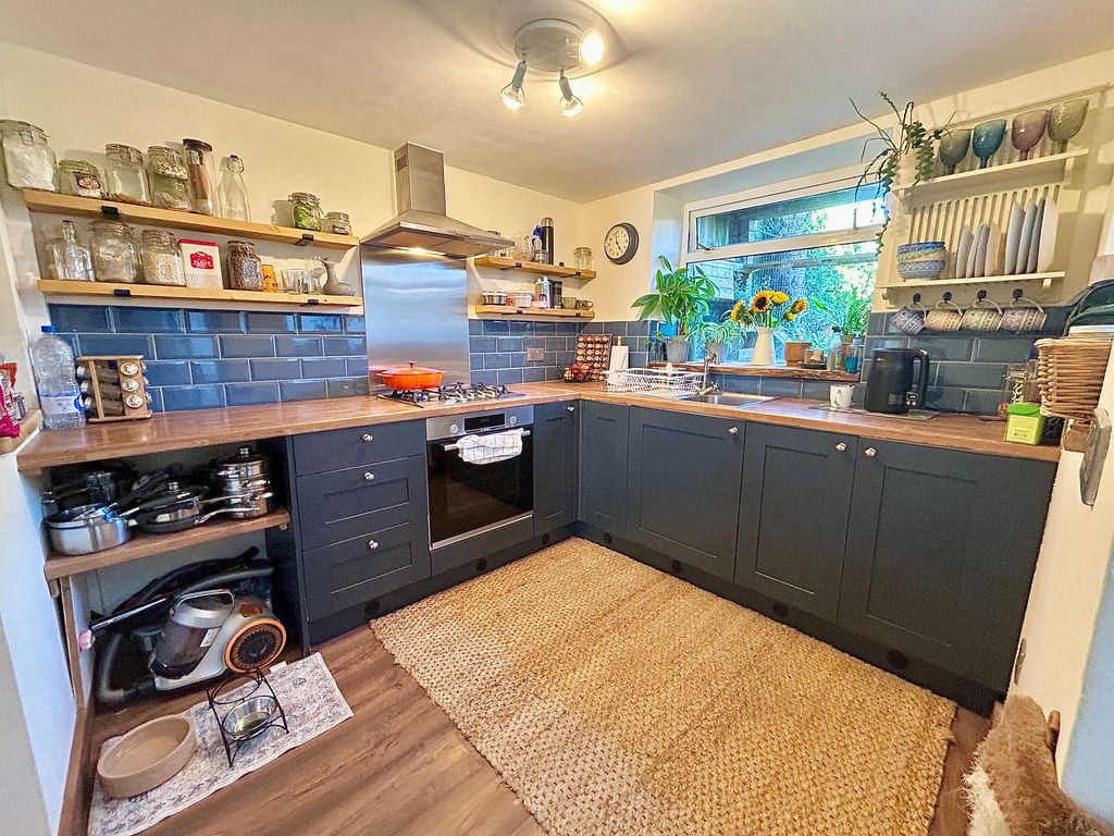 Additional image 5 of 2 bed property to rentGeorge Street, Milford Haven SA73