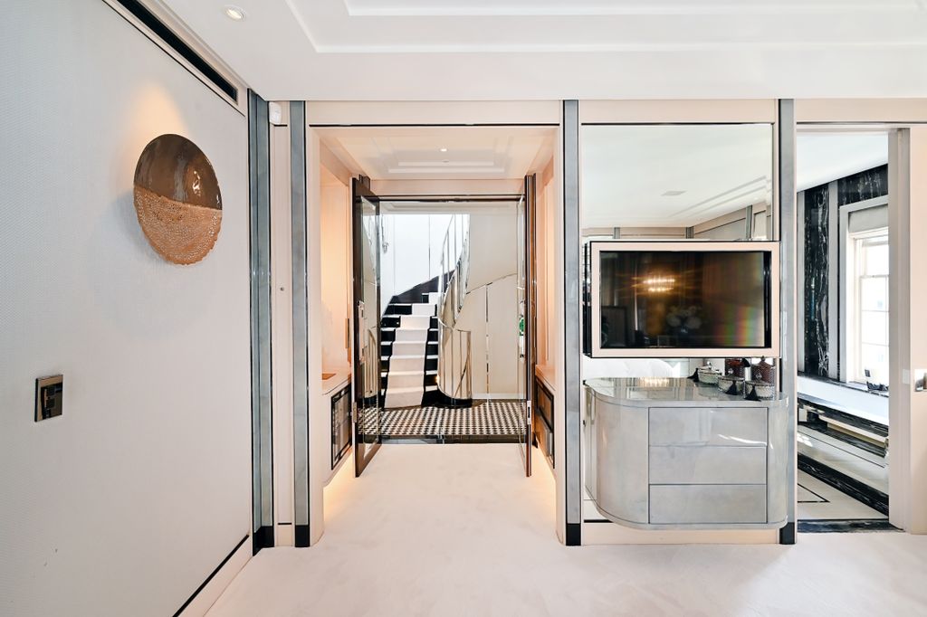 Additional image 15 of 4 bed town house to rentLyall Street, London SW1X